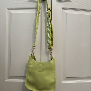 Ah.dorned purse. Maybe used one time in perfect condition